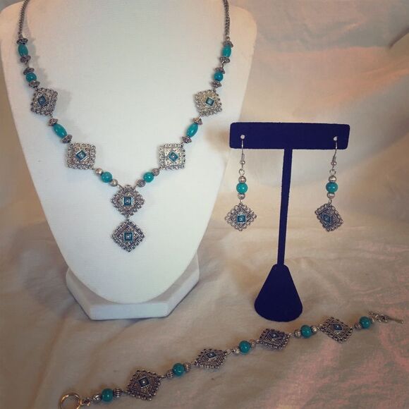 Necklace, Earring,‎ Bracelet SET - Picture 1 of 4